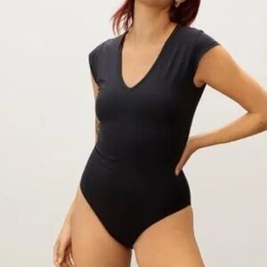 EVERLANE THE V-NECK BALLET BODYSUIT